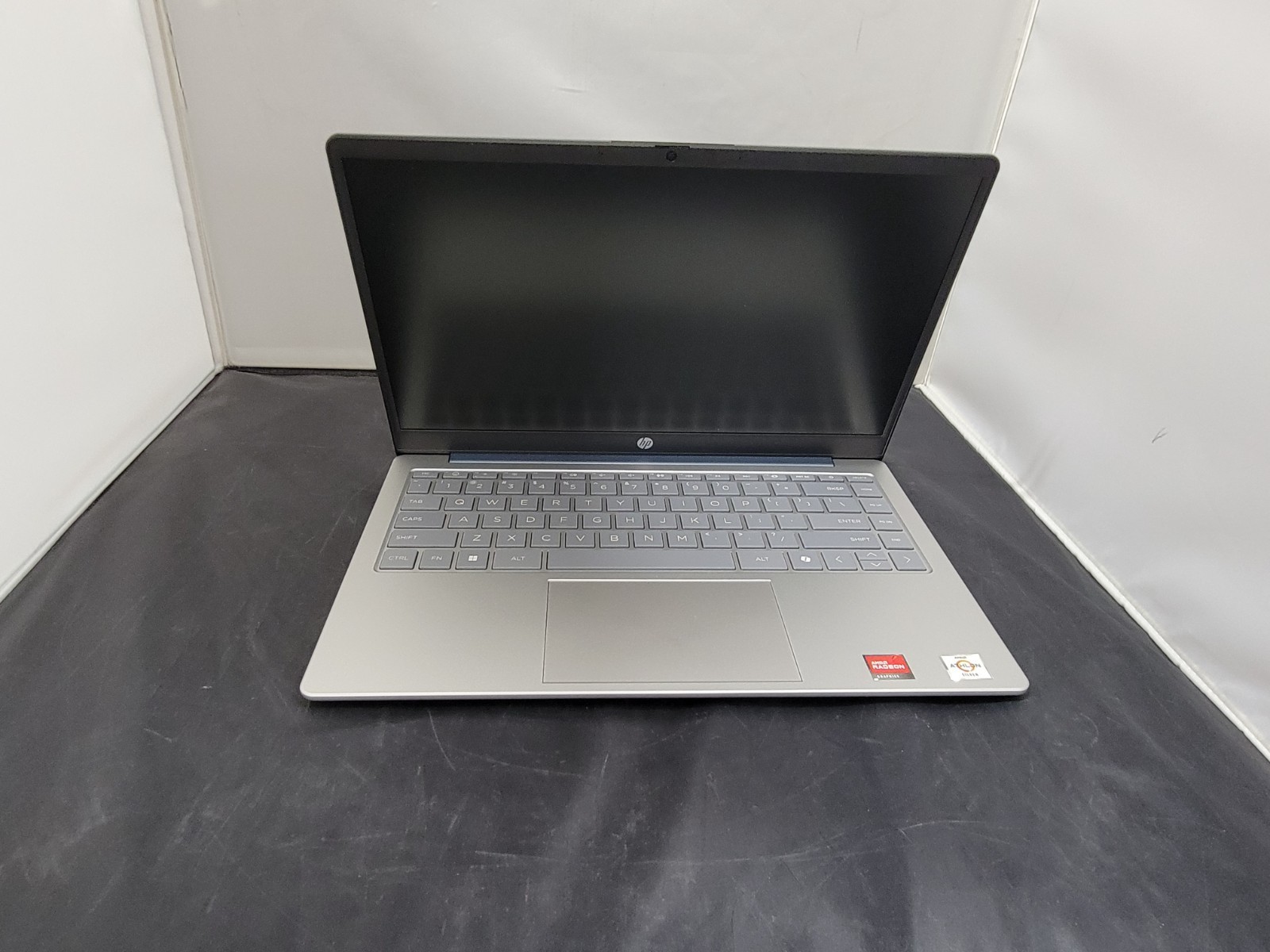 HP 14-em0002wm 14″ HD Athlon 7120 AMD Radeon 4/128GB win 11 pro