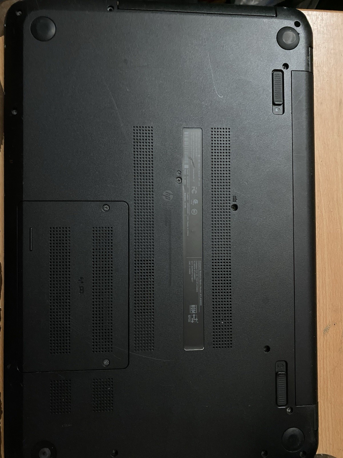 HP 15-f004dx Laptop AMD E1-2100 – No RAM/HDD – Bad Ribbon – No Batt/Charger