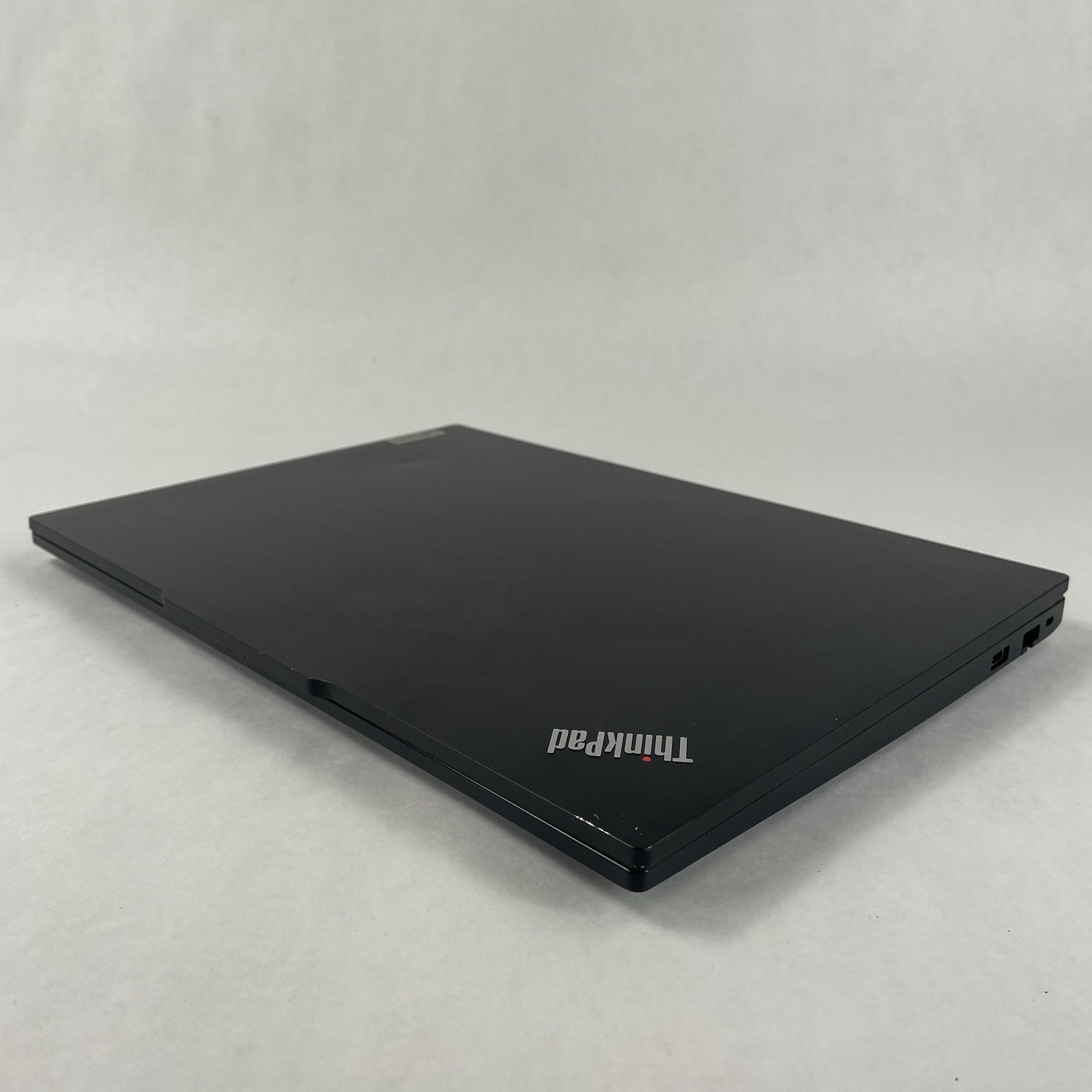 Lenovo ThinkPad E16 Gen 2 16″ Ryzen 7 7735U 2.70 GHz 16 GB RAM No SSD No OS READ
