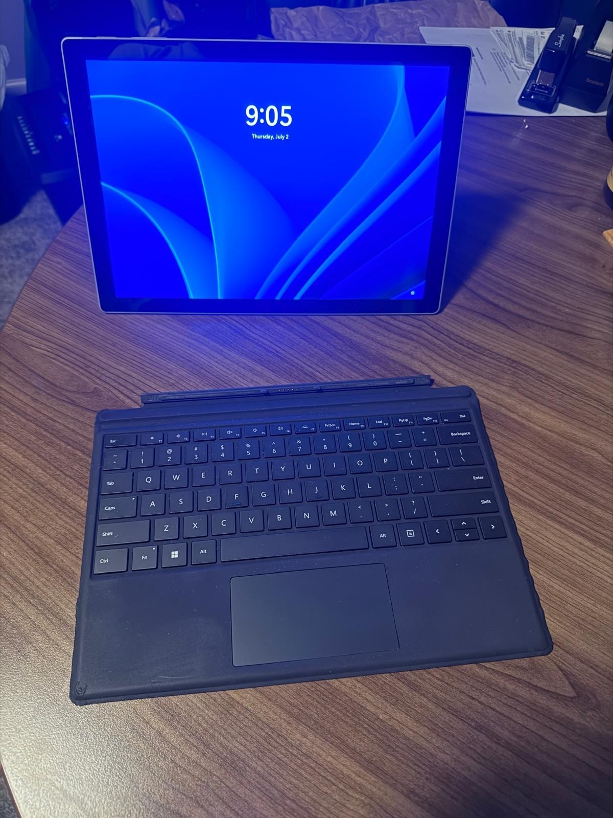 Microsoft Surface Pro 7+ i3-1115G4 8GB RAM 128GB SSD Win11 + Keyboard Charger