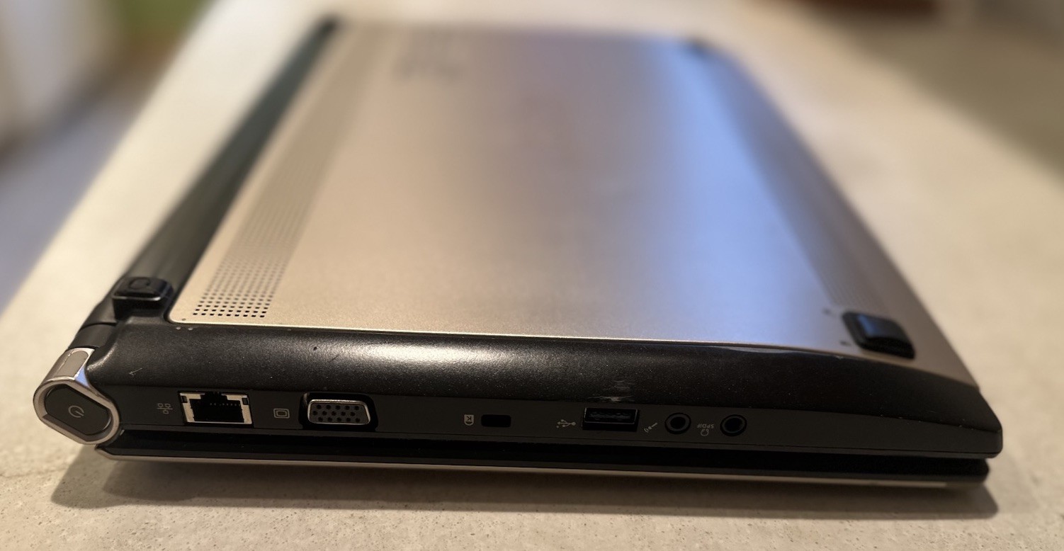 Acer Iconia 6120 PAU30 Dual Touch Screen Laptop Very Rare Windows 10 Upgraded