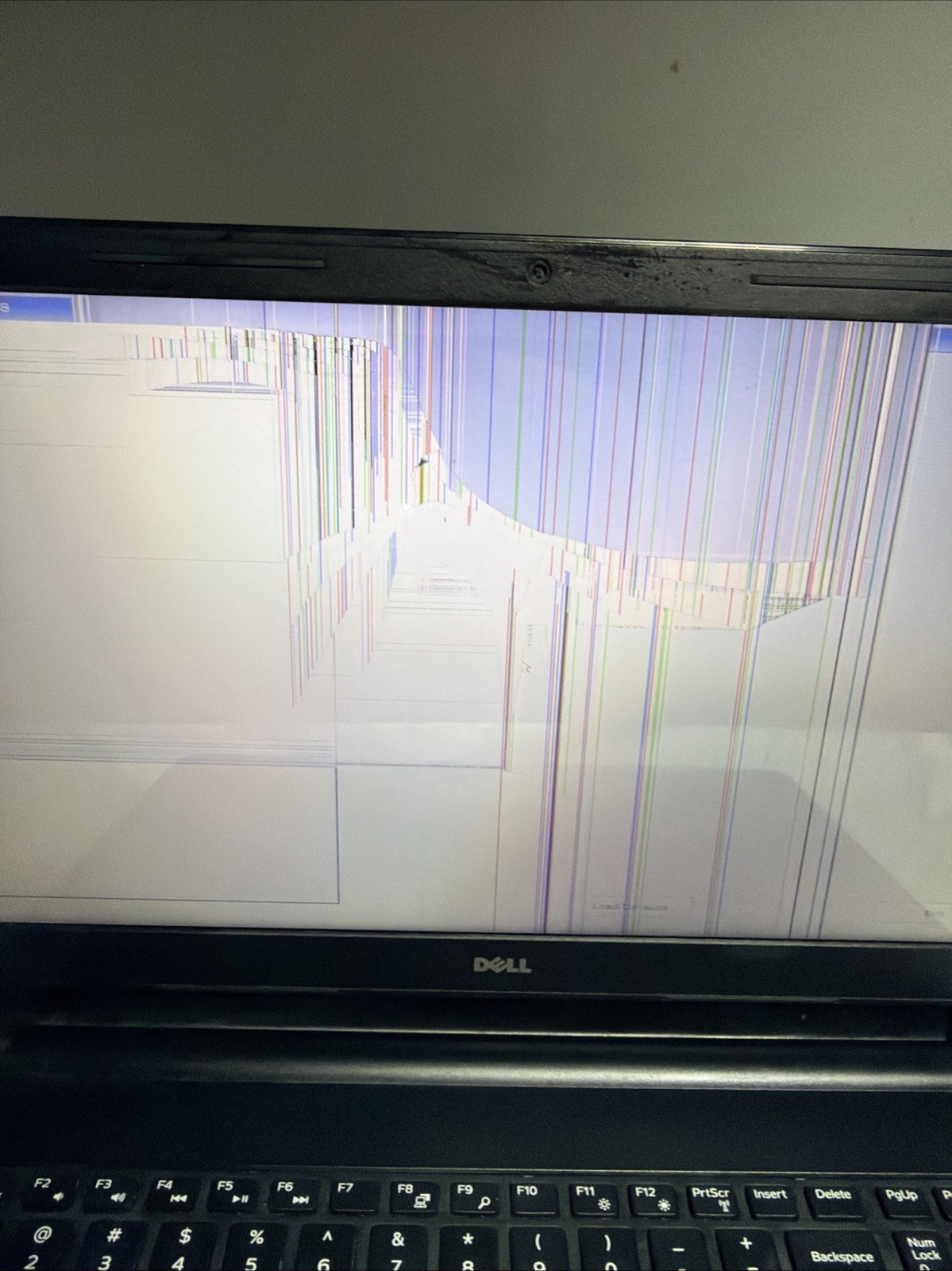 Dell Inspiron 3558 15″ Laptop i3-5015u 4gb Ram No Drives Boots Bios
