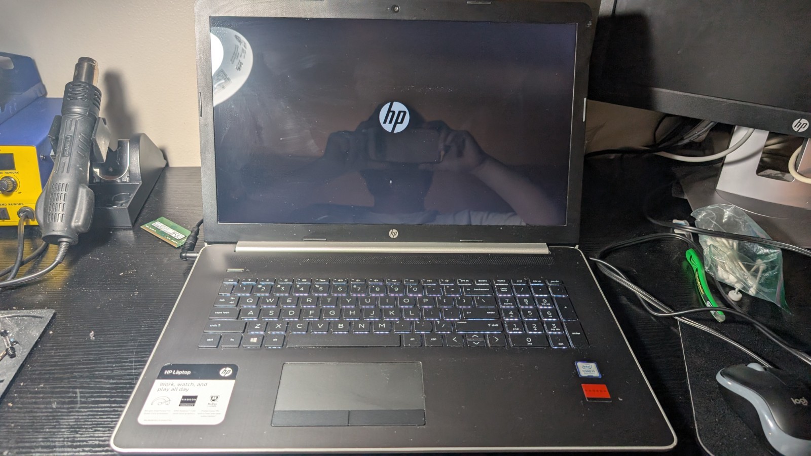 HP 17-by0053cl-Intel i5-8250U@1.6GHz 12GB DDR4 Ram AMD GFx (1165)