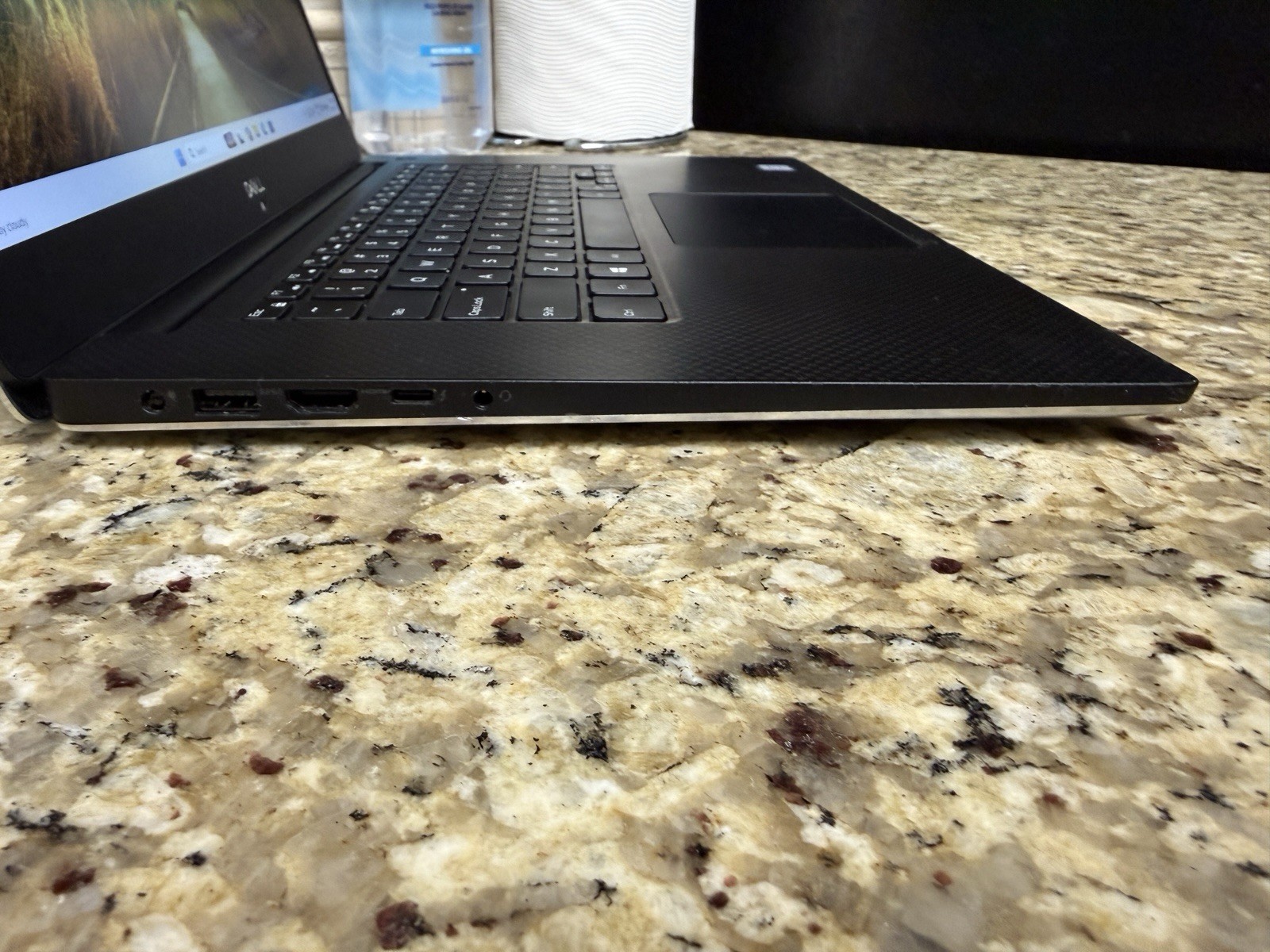 Dell XPS 15 9570 Intel Core i5-8300H 2.3GHz 8GB RAM 256GB NVMe GTX 1050 No OS