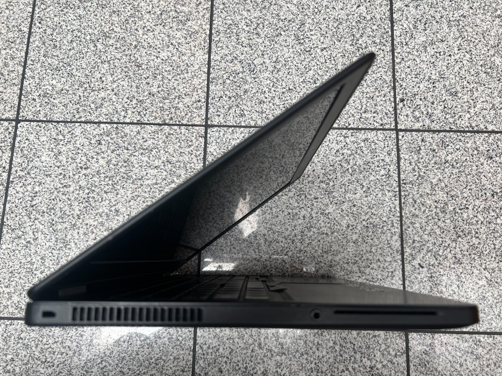 Dell Latitude E5550 8GB RAM 128GB SATA SSD 15.6″ Intel Core i5-5300U Win 11 Pro