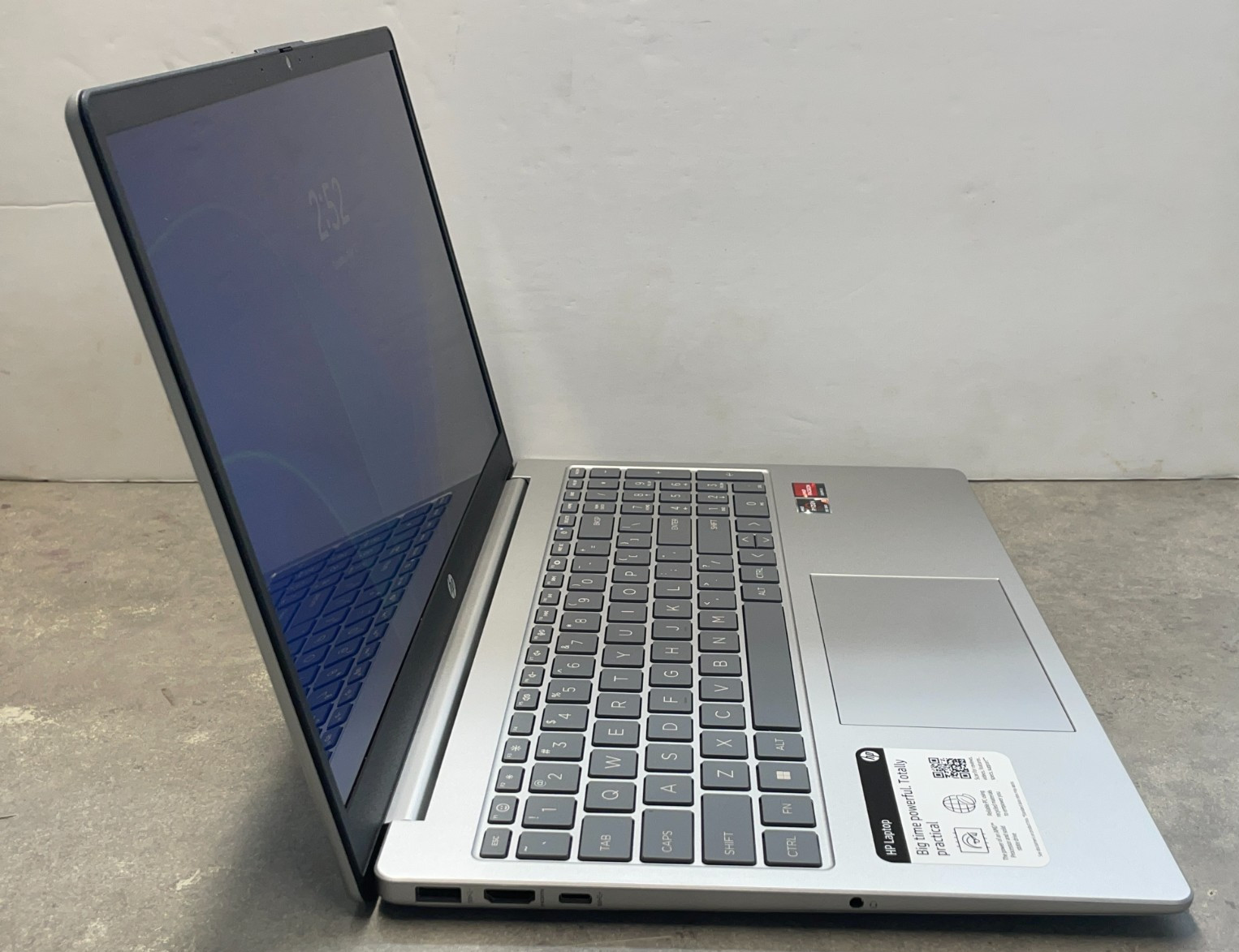 HP 15-fc0025dx 15.6″ Laptop – AMD Ryzen 5 7520U 2.8 GHz, 8GB RAM, 512GB SSD