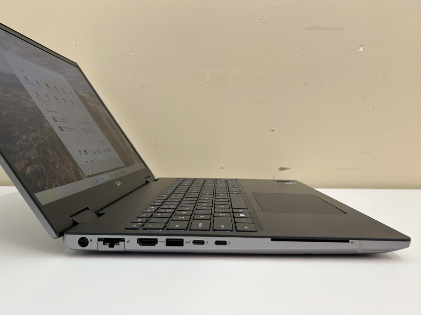Dell Precision 7670 16″ Core i7-12850HX 16GB RAM 1TB NVMe NVIDIA RTX 2000 Win 11