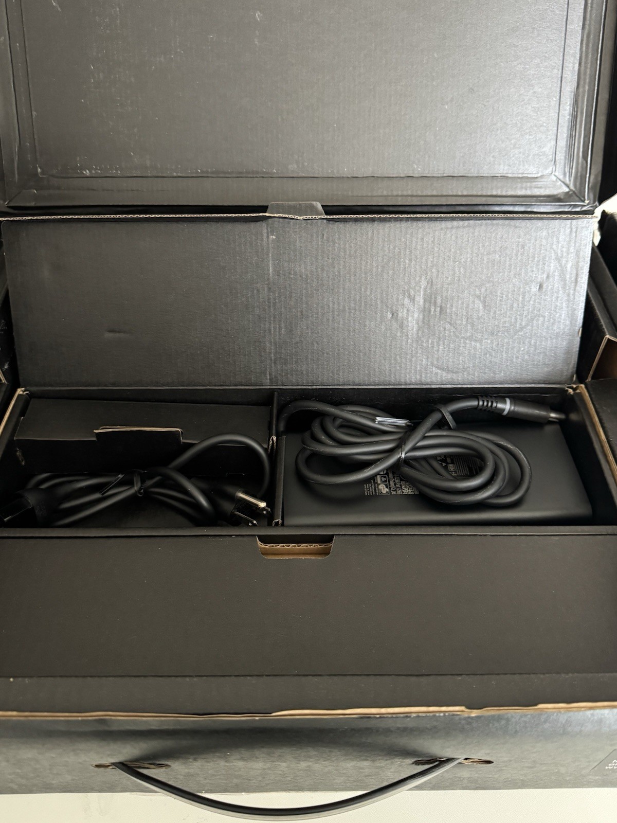 Alienware X16 R2 Silver 240Hz QHD+ 2.3 GHz Ultra 9 185H 32GB 1TB SSD RTX 4080