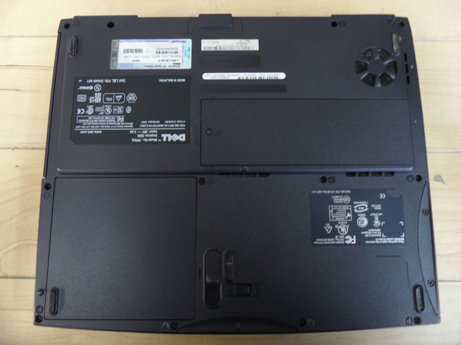 Dell Inspiron 2600 4 Parts Booted Windows Hard Drive Wiped Broken Screen Back *