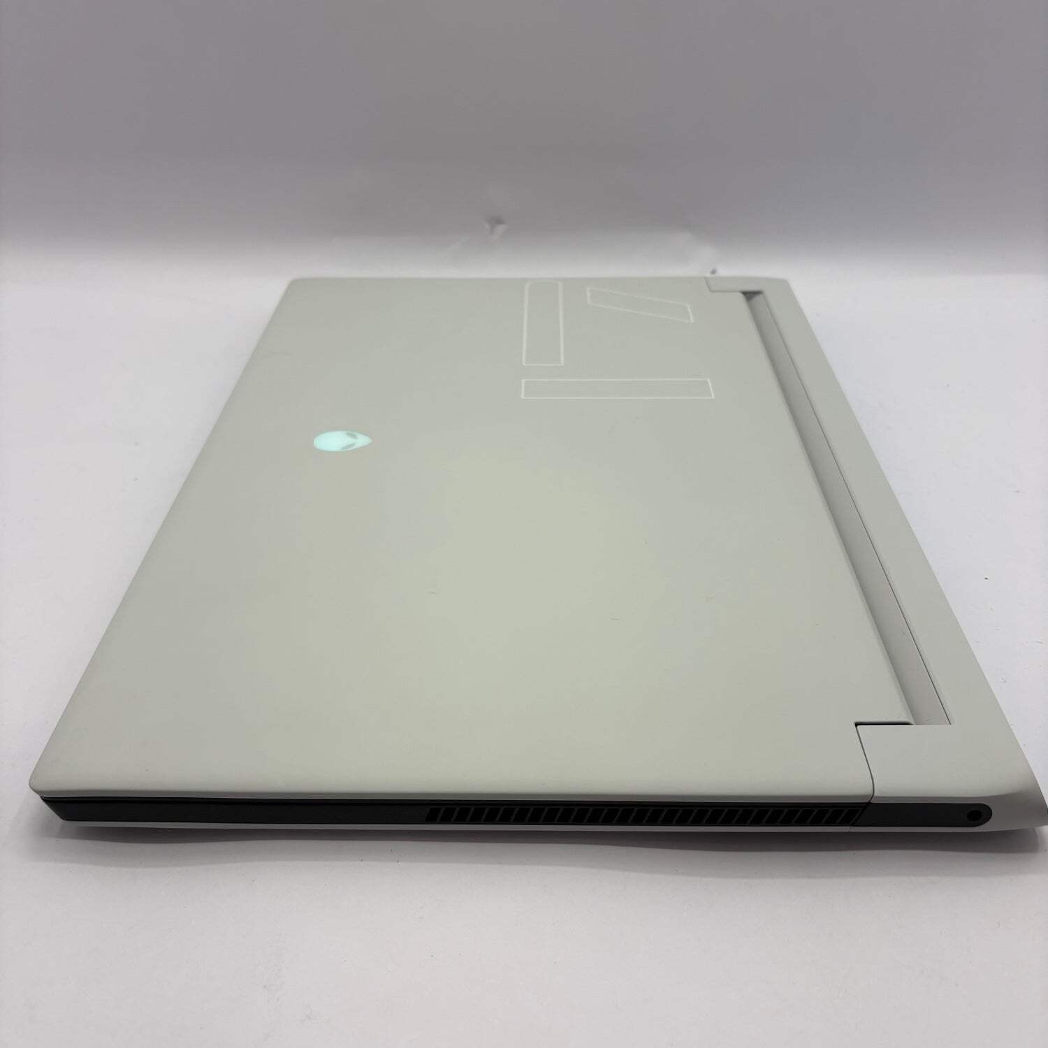 Alienware x17 R1 17.3″ i7-11800H 4.6GHz 32GB RAM 1TB + 500GB SSD RTX 3070