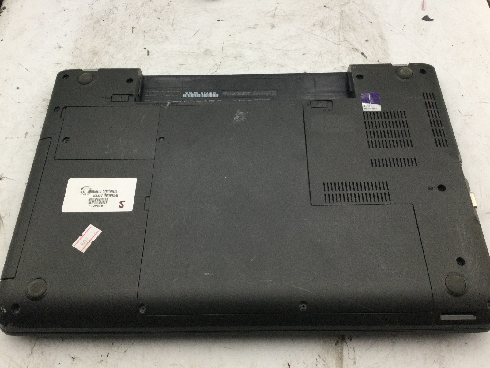 LENOVO THINKPAD E560 – BOOTS TO BIOS/BAD LCD – INTEL CORE I5 – NO RAM – READ-BB