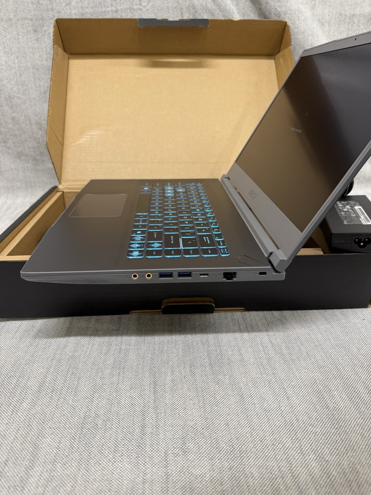 MSI Thin 15 B13UC-1000US 15.6″ FHD Gaming Intel i5-13420H 16GB 1TB RTX3050 Win11
