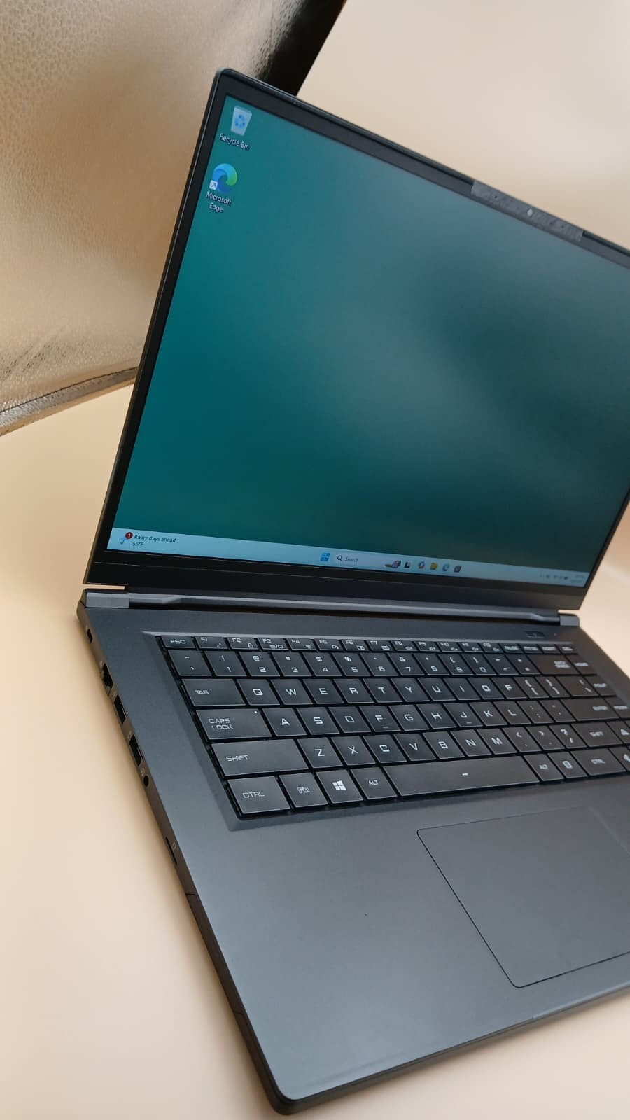 Carbon Systems Iridium 15 i7-10510U 16GB RAM 512GB SSD 15.6″ FHD Windows 11