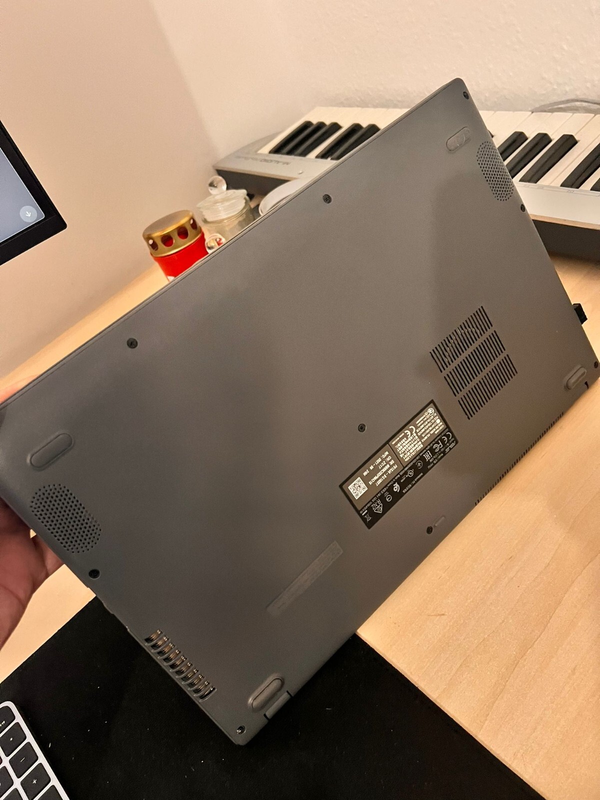 Asus Vivobook 15 F515JA mit Maus und Tastatur