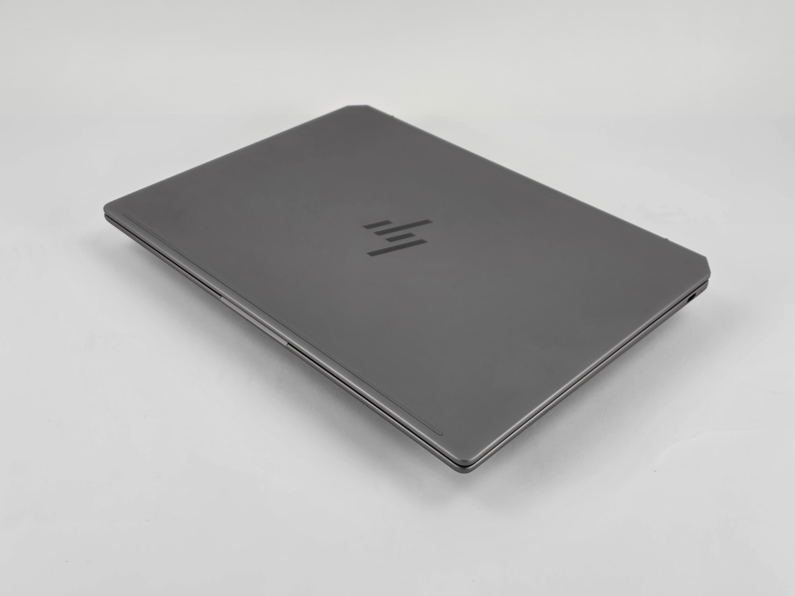 HP OmniBook Ultra 14″ 2.2K Touch, AMD Ryzen AI 9 365, 32GB RAM, 1TB SSD – Good