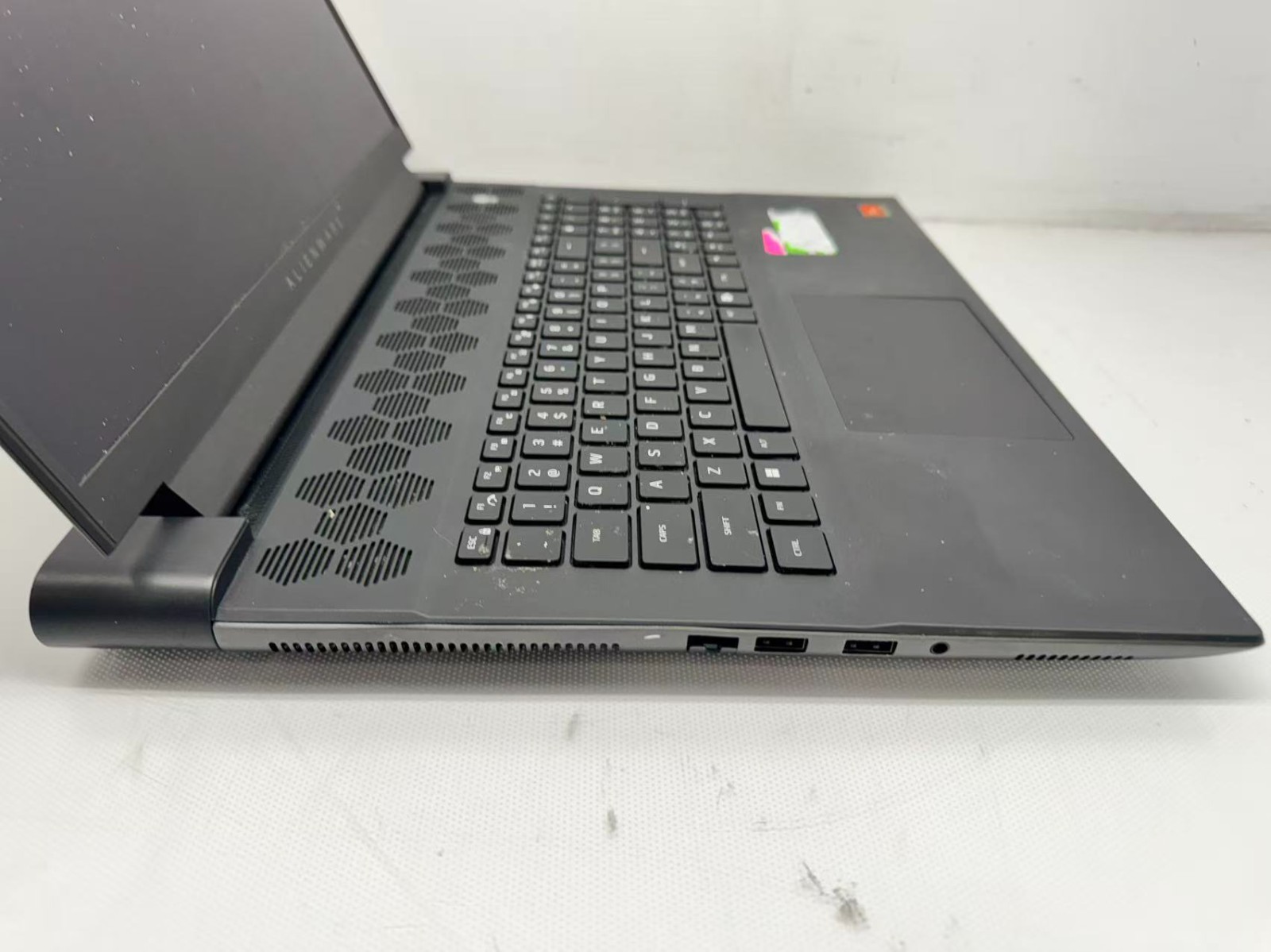 Dell Alienware M18 R1 18″ Ryzen 9 7945@2.5GHz 32GB RAM 1TB SSD RX 7900M *READ*