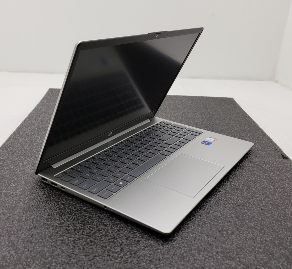 HP 15-fd0057nr Intel Core i7-1355U 16GB RAM 256GB SSD 15.6″ Laptop PC Win 11 pro