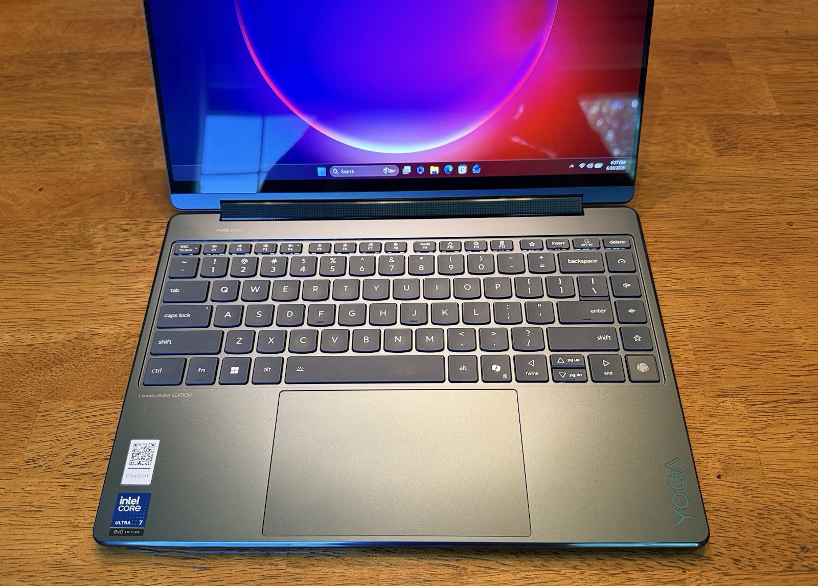 Lenovo Yoga 9 14ILL10 2-in-1 OLED Touchscreen 14” Core Ultra 7 32GB 1TB Blue
