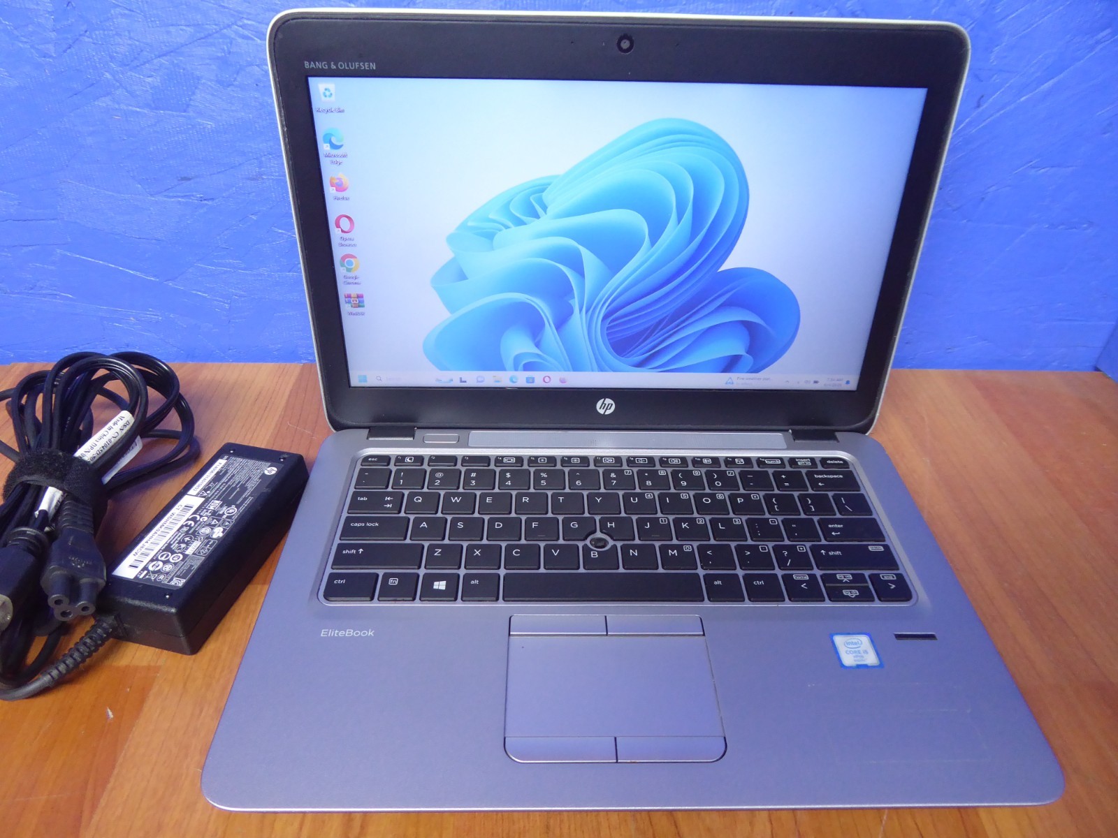HP ELITEBOOK 820 G3 12.5″ LAPTOP i5-6300U 2.4GHz 16GB 512GB M.2 WINDOWS 11 PRO