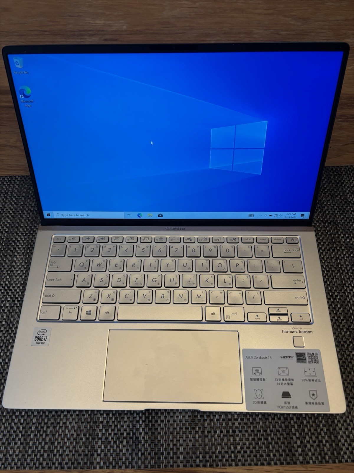 ASUS ZenBook 14 UX425JA 14” i7-10810U 32GB RAM 512GB SSD Windows 10 Laptop（01）