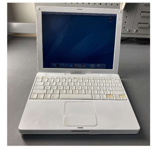 Apple iBook A1054 G4 PowerPC@1.20GHz 1.25GB Ram 30GB HDD OS 109 Battery Cycles