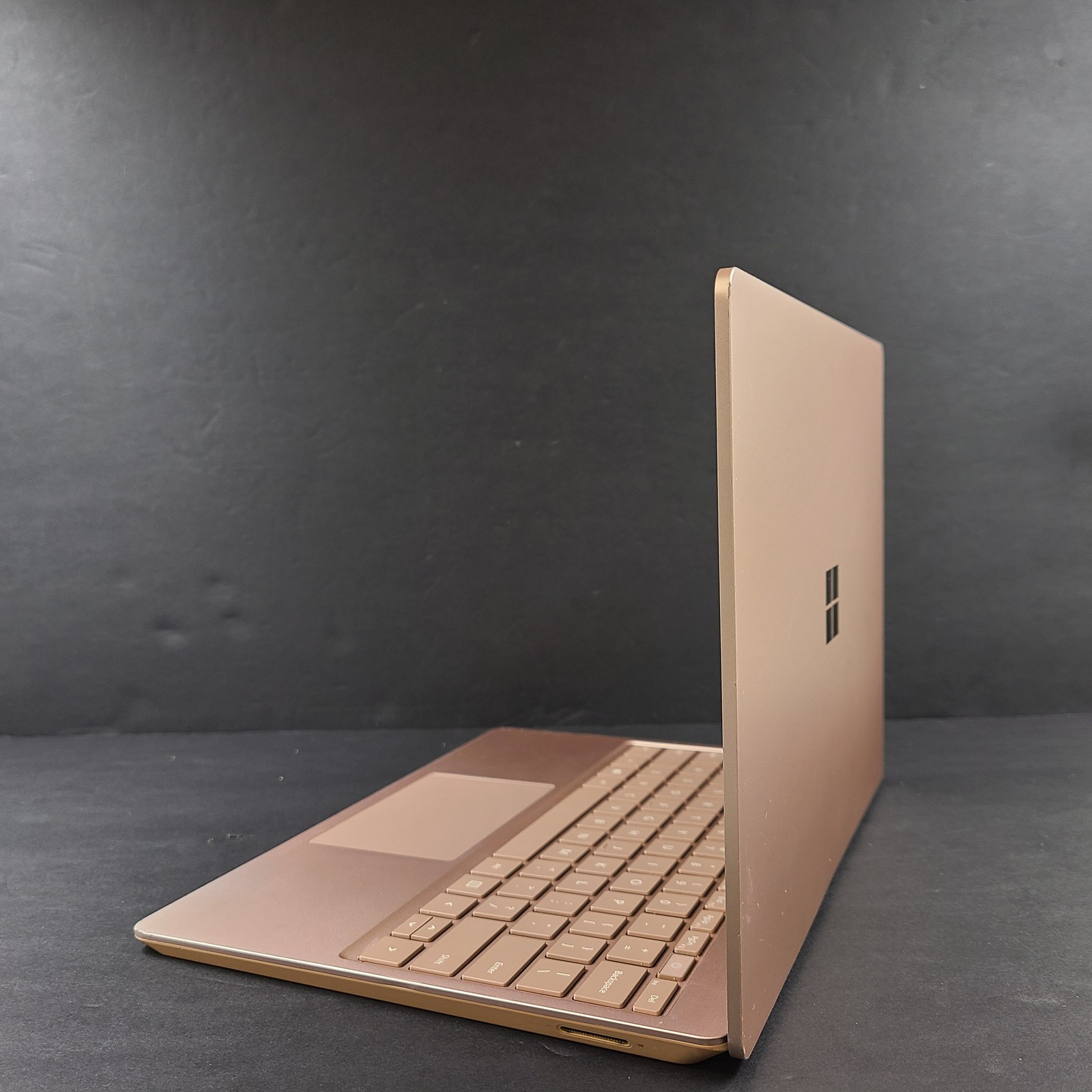 Surface Laptop Go 1943 – 12.4″ – i5-1035G1 CPU @ 1.00 GHz – 128GB SSD – 8GB RAM