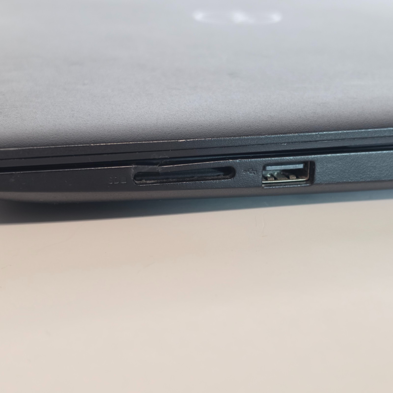 Dell Latitude 3590 Laptop PC | Intel Core I3-6006U 2.00GHZ | 8GB Ram | No HDD A5