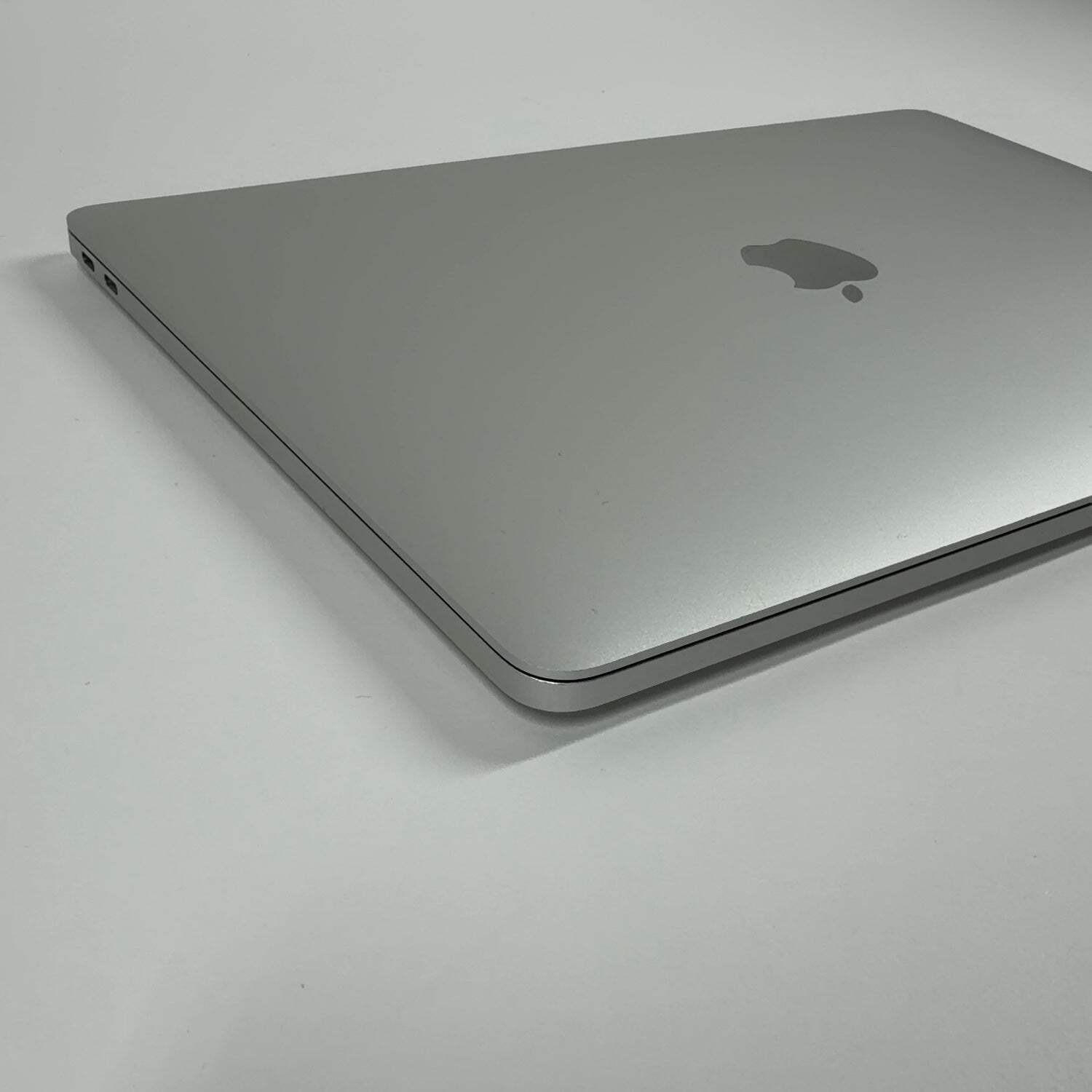 Broken 2017 Apple MacBook Pro 13.3″ i5 2.3GHz 16GB RAM 256GB SSD MPXU2LL/A
