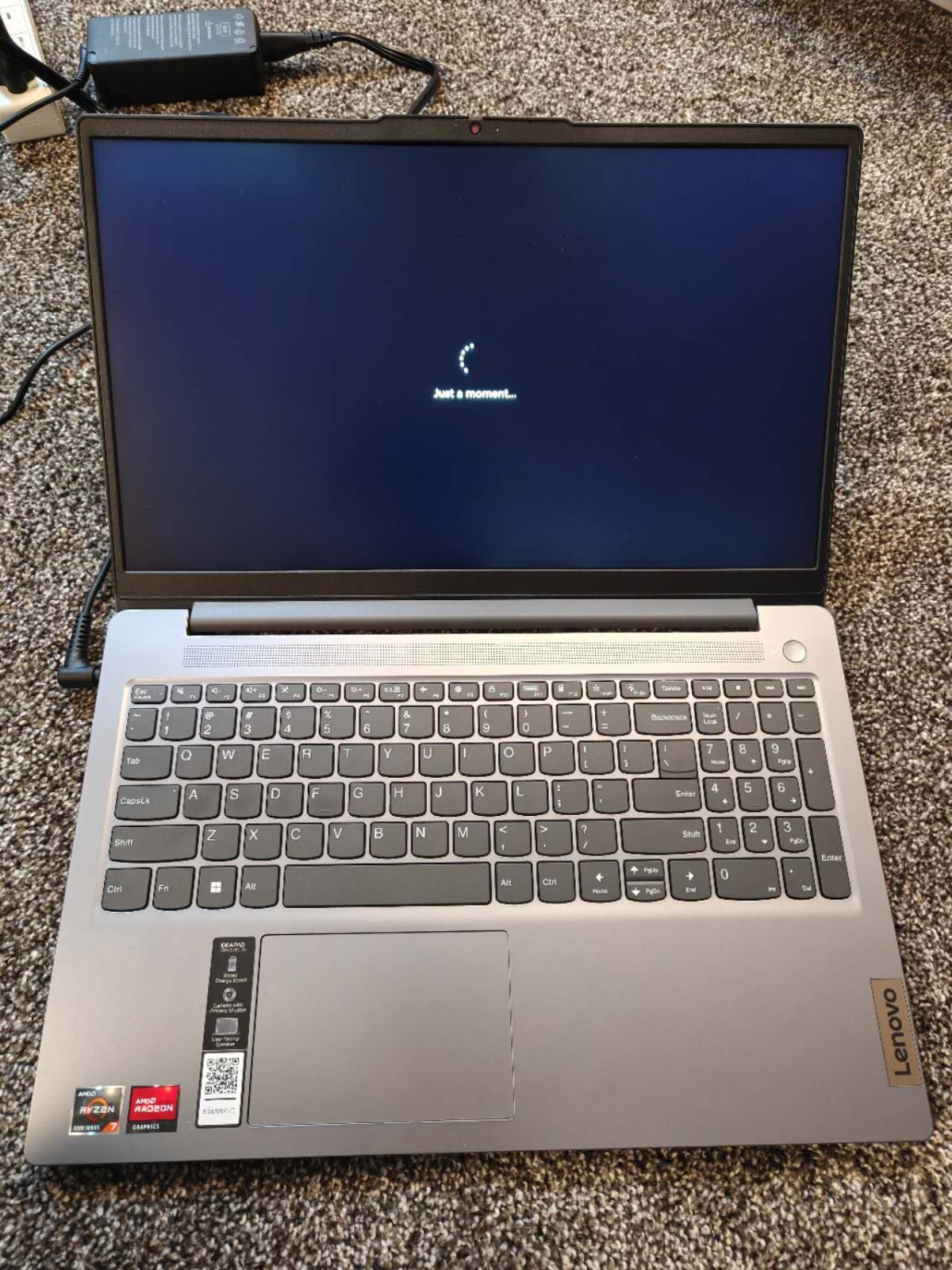 Lenovo IdeaPad Slim 15.6″ Touchscreen FHD Ryzen 7 5825U/16GB/512GB Laptop