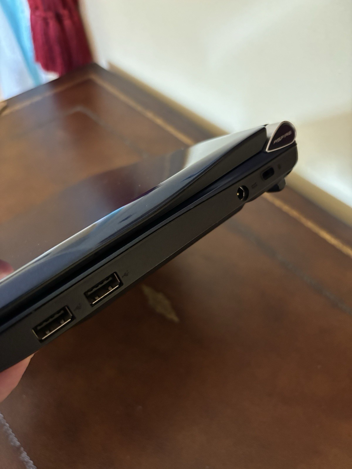 Acer Aspire One 10.1″ Netbook 1GB / 120GB Navy Blue with Padded Carry Case