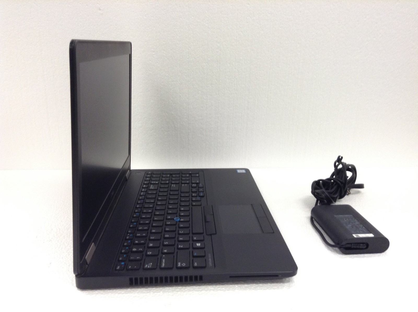 Dell Latitude E5570 Laptop 15.6″ i5-6300U 2.40Ghz 8GB w/ Charger, No HD, READ