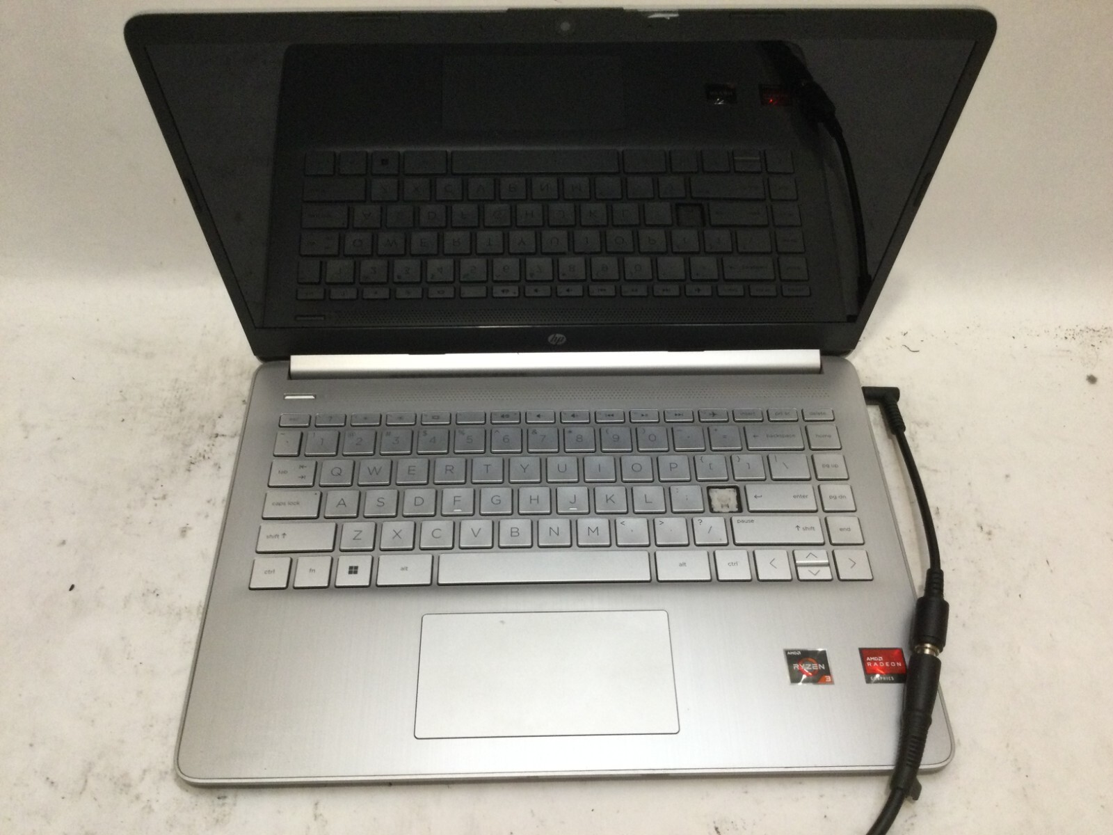 HP ProBook 14-fq0110wm 14″ / AMD Ryzen 3 UNKNOWN SPECS / (CRACKED!) MR
