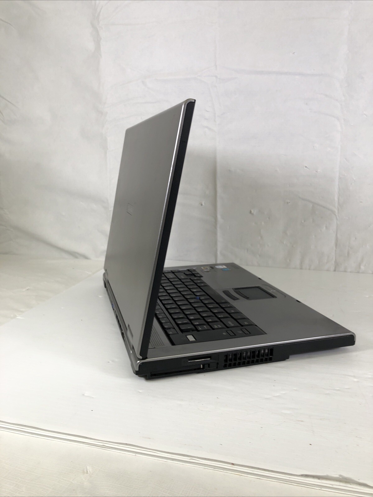 15.4” Toshiba Tecra A8-S8414 Laptop 120 GB HDD / 1 GB RAM / PARTS / BAD SCREEN