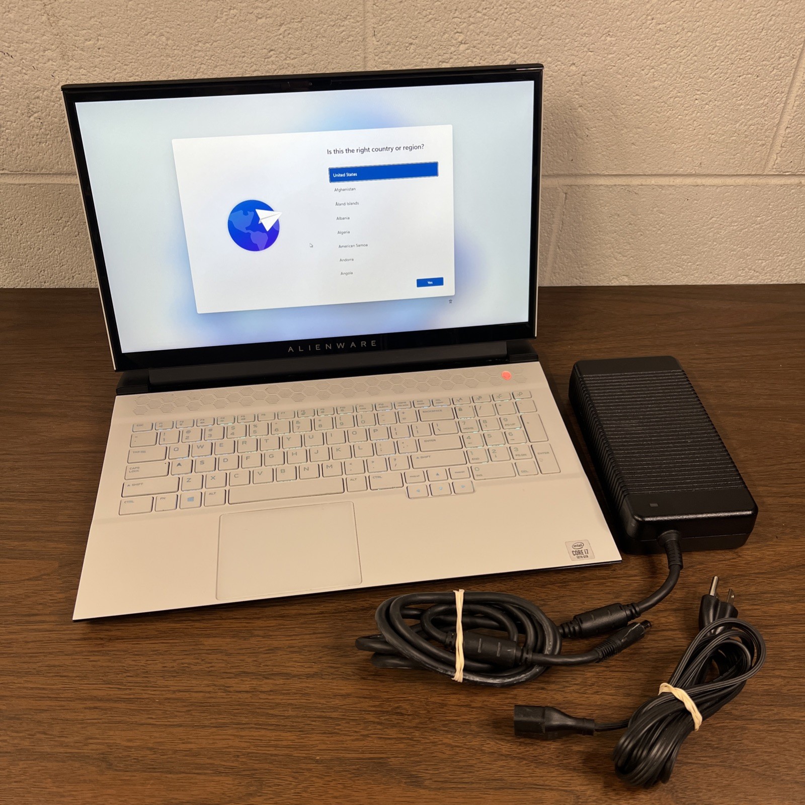 Alienware m17 R3 i7-10750H 32GB RAM 1.4TB SSD 17.3″ FHD 300Hz RTX 2080 SUPER