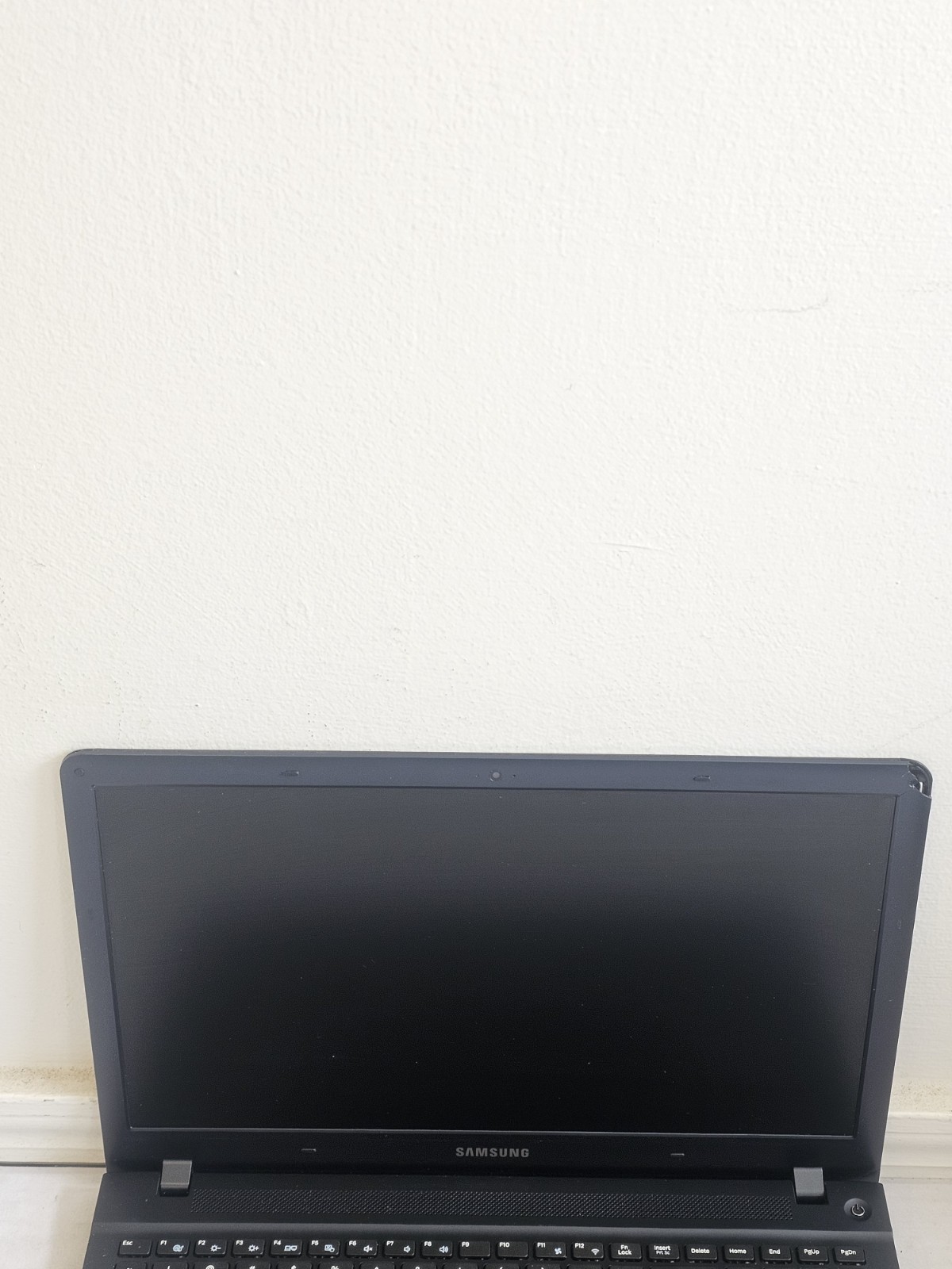 Samsung NP470R5E Laptop – i5-3230m – 6GB RAM – BAD BATT – Parts/Repair – READ