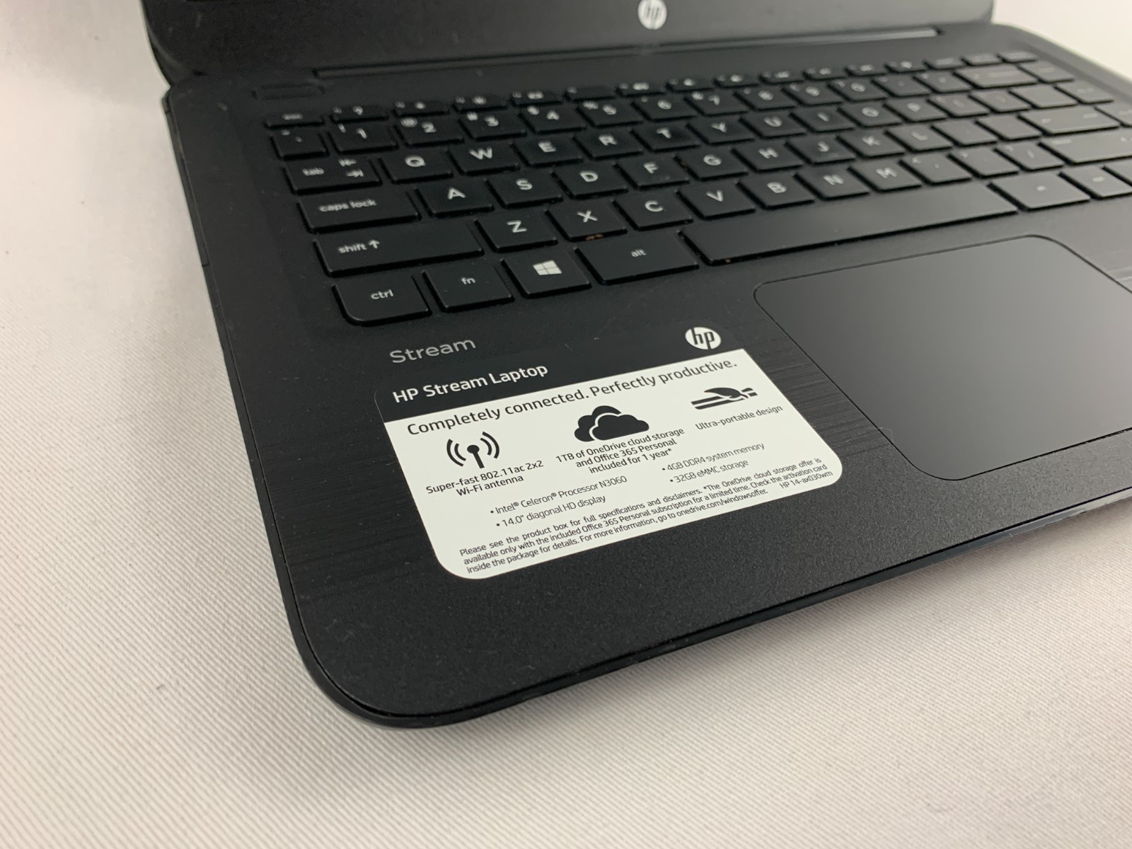 HP Stream 14-ax040wm Laptop Intel Celeron M3060 1.6GHz, 4GB RAM, 30GB SSD, W10H