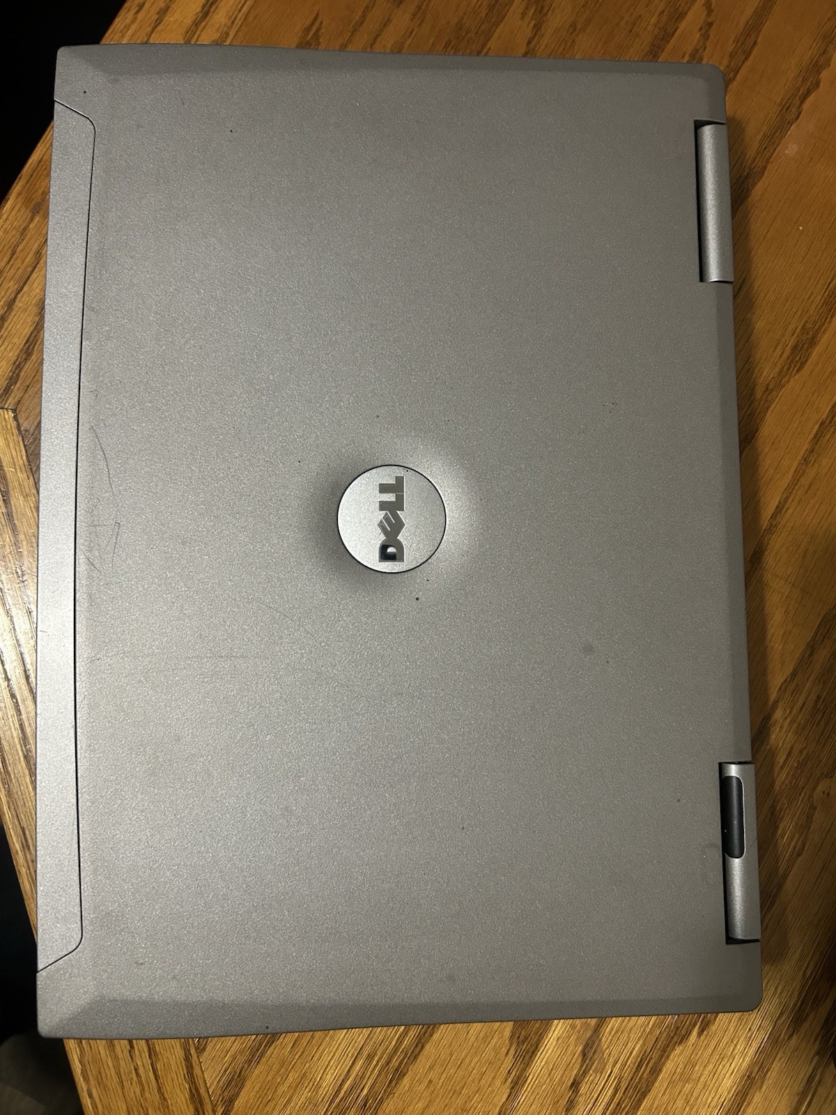 Dell Latitude D810 Pentium M 2.26 GHz 2 GB RAM 80 GB HD Windows 7 Home with AC