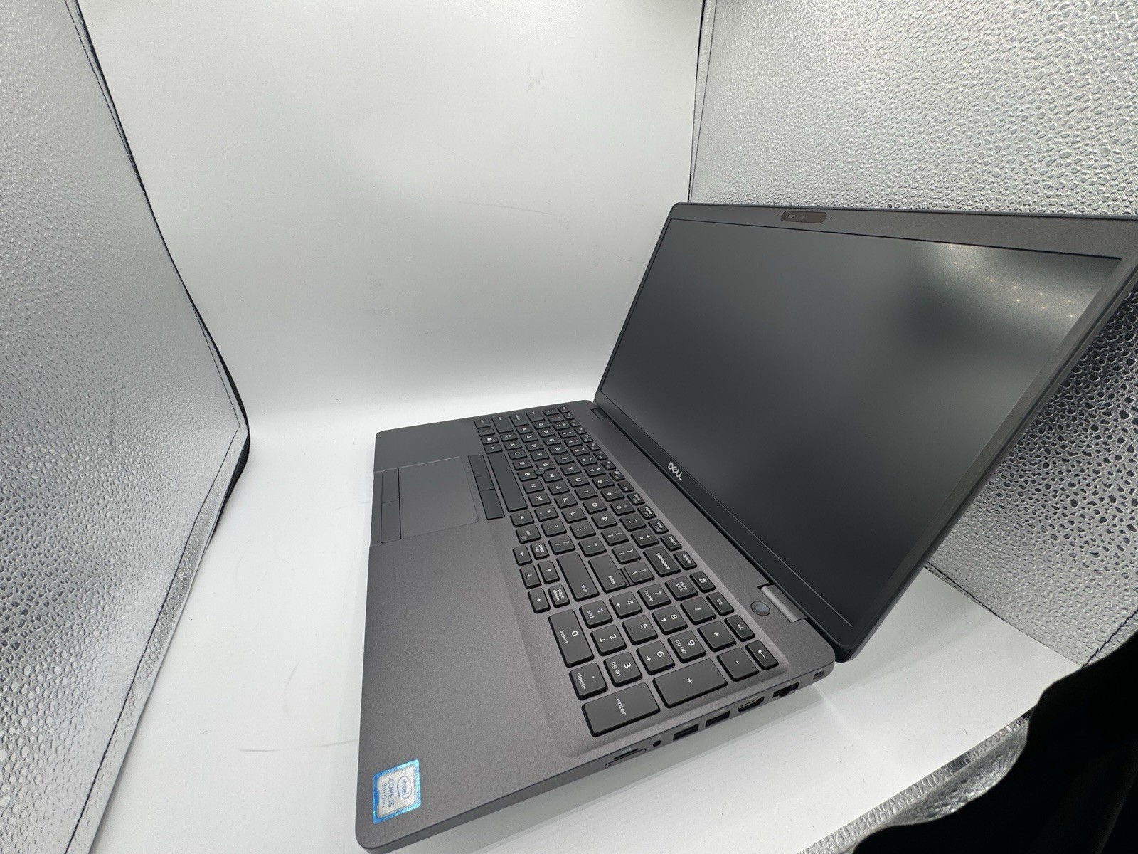 Dell Latitude 5500 15.6″ FHD Quad-Core i5-8365U 8GB 256gb SSD Webcam Win 11 Pro