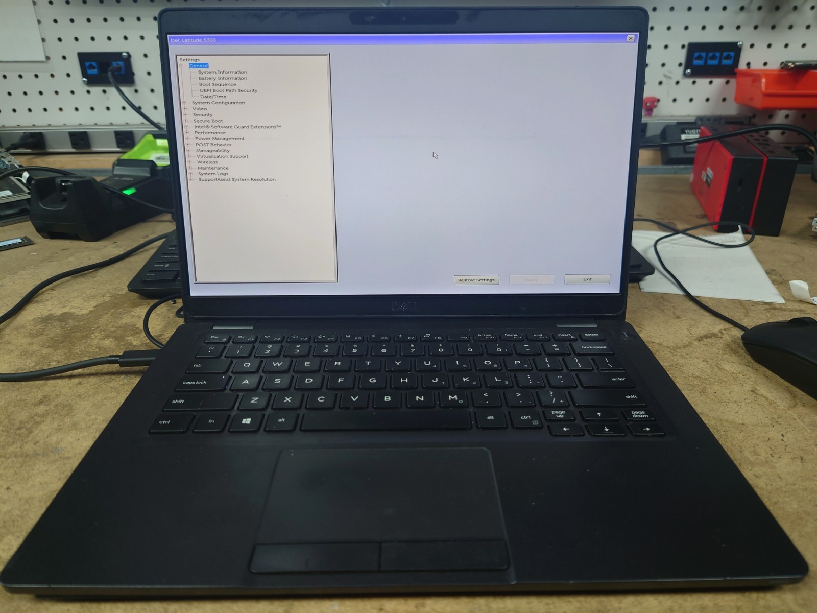 Dell Latitude 5300 13.3″ FHD i5-8365U 8GB RAM 256GB SSD No OS