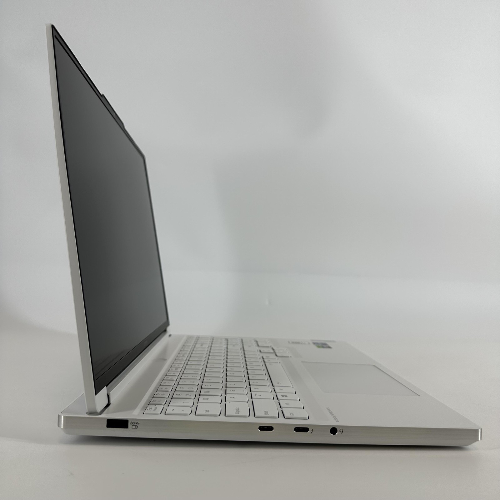 Lenovo Legion 7i Gen 9 16 165Hz QHD+ 2.2 GHz i9-14900HX 16GB 1TB SSD RTX 4060
