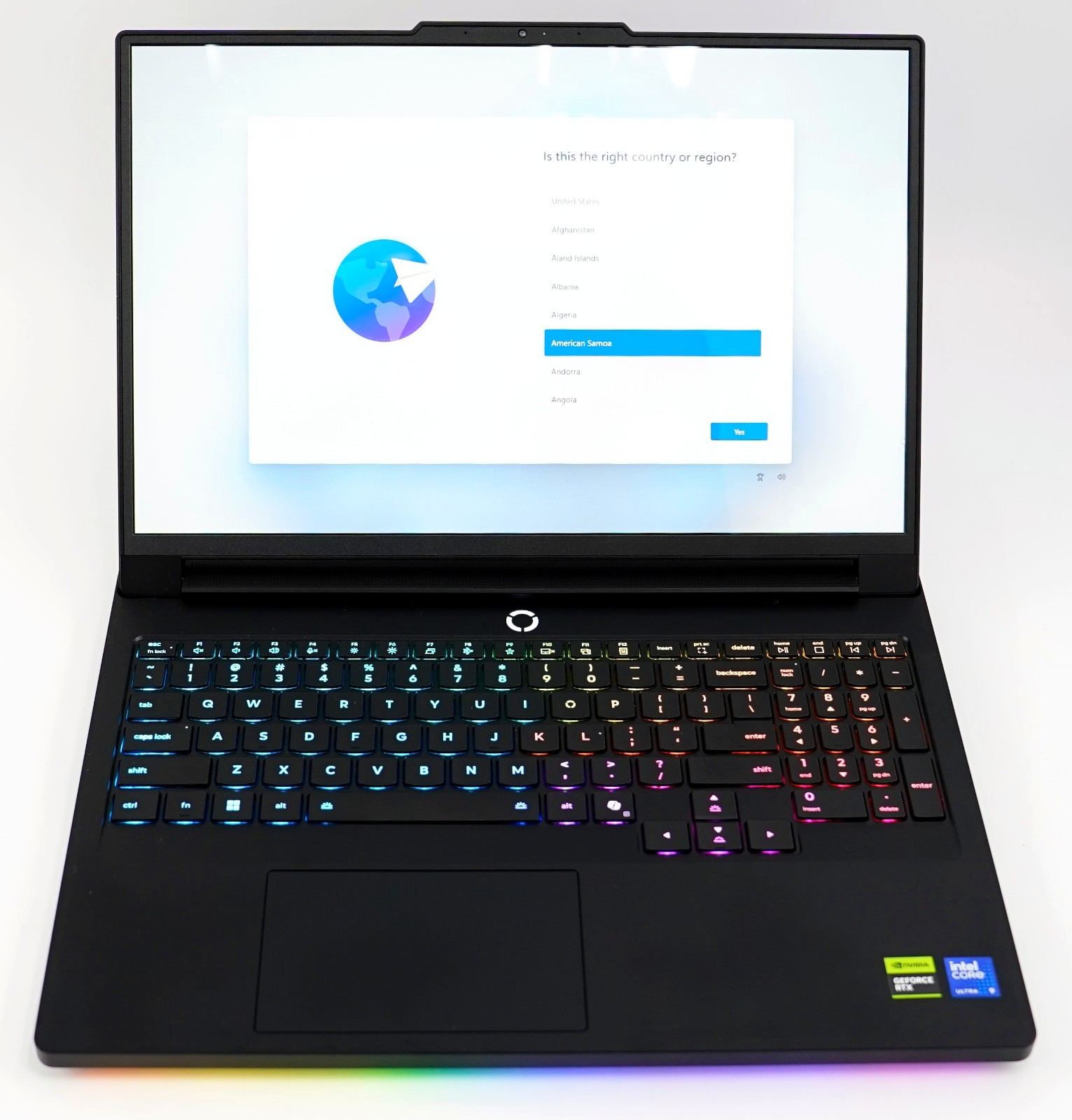 Lenovo 16″ Legion Pro 7i WQXGA OLED, Intel Ultra 9 275HX, RTX 5090, 32GB RAM 1TB