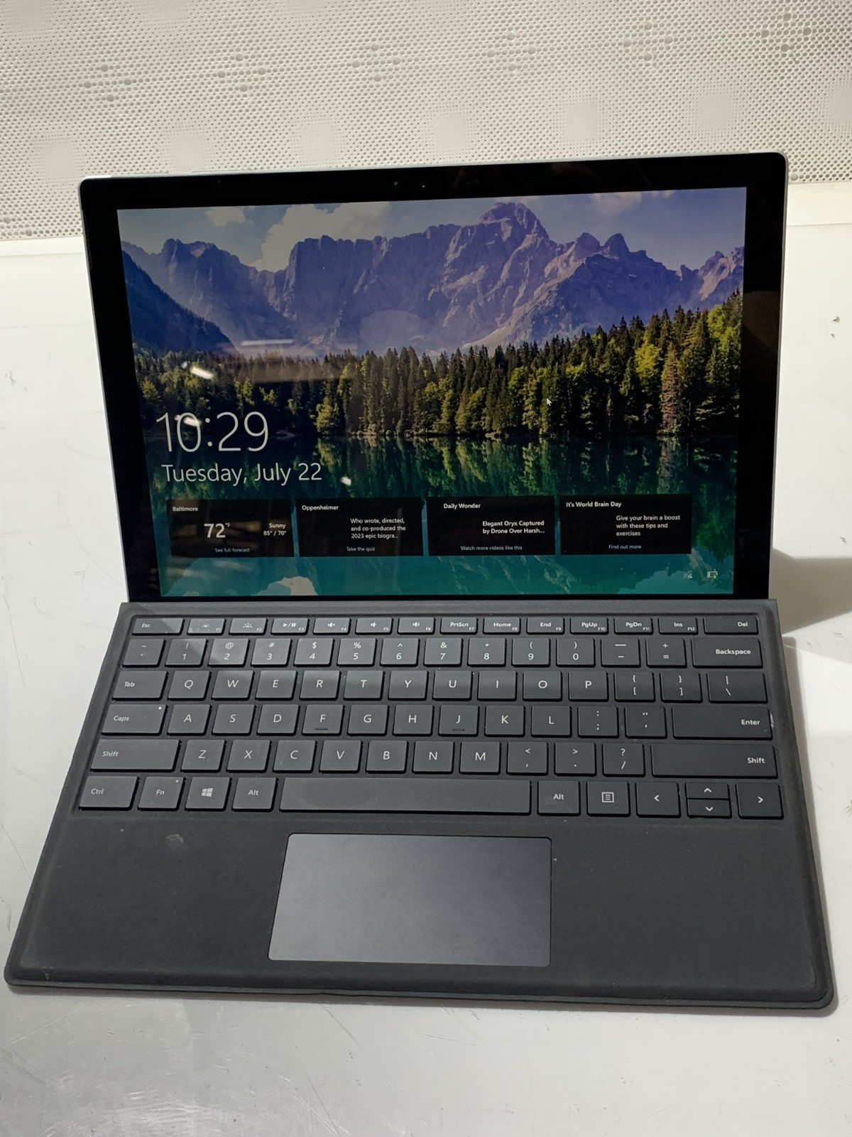MICROSOFT SURFACE 1724 i5-6300U@2.40GHZ 4GB RAM 128GB NVME W10P TOUCH *READ