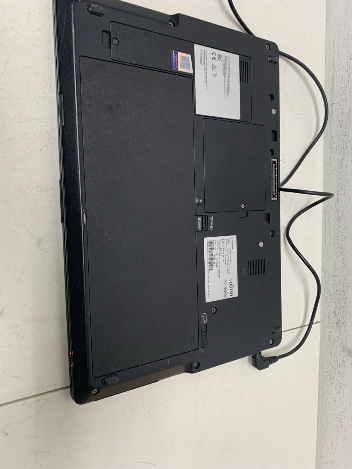 FUJITSU LIFEBOOK U749 14″ i3-8145U 8GB RAM 256GB SSD WIND 11 Pro Edu Touch Scree