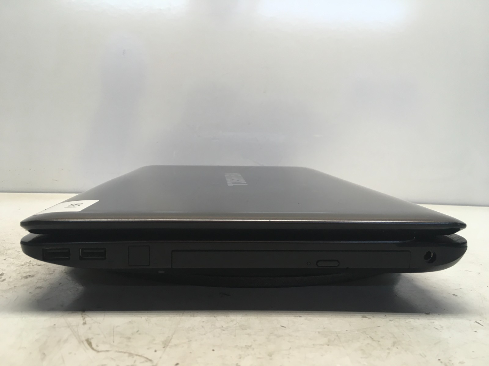 Toshiba Satellite L655-S5166X Intel Core i5-2410M 2.3GHz 4 GB – Cracked Screen