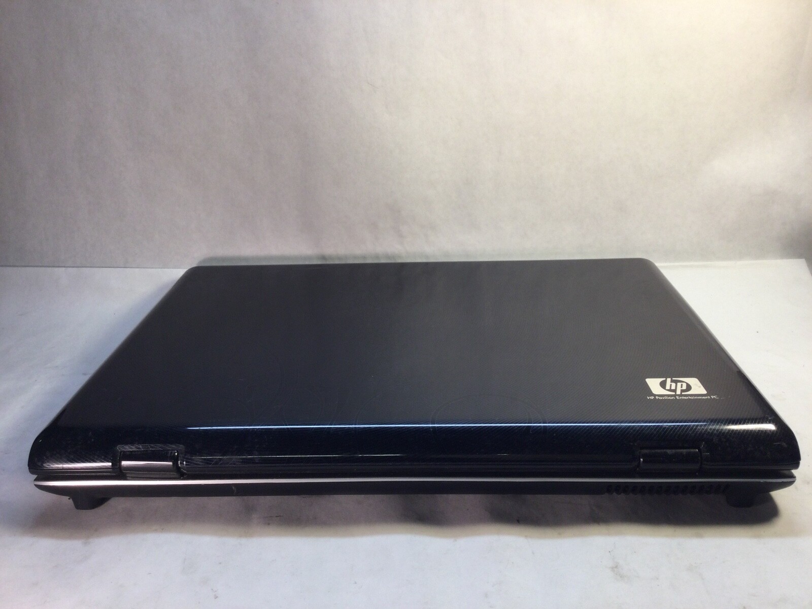 HP Pavilion dv9500 17″ Laptop AMD Turion 64 X2- DIM BACKLIGHT- MZ