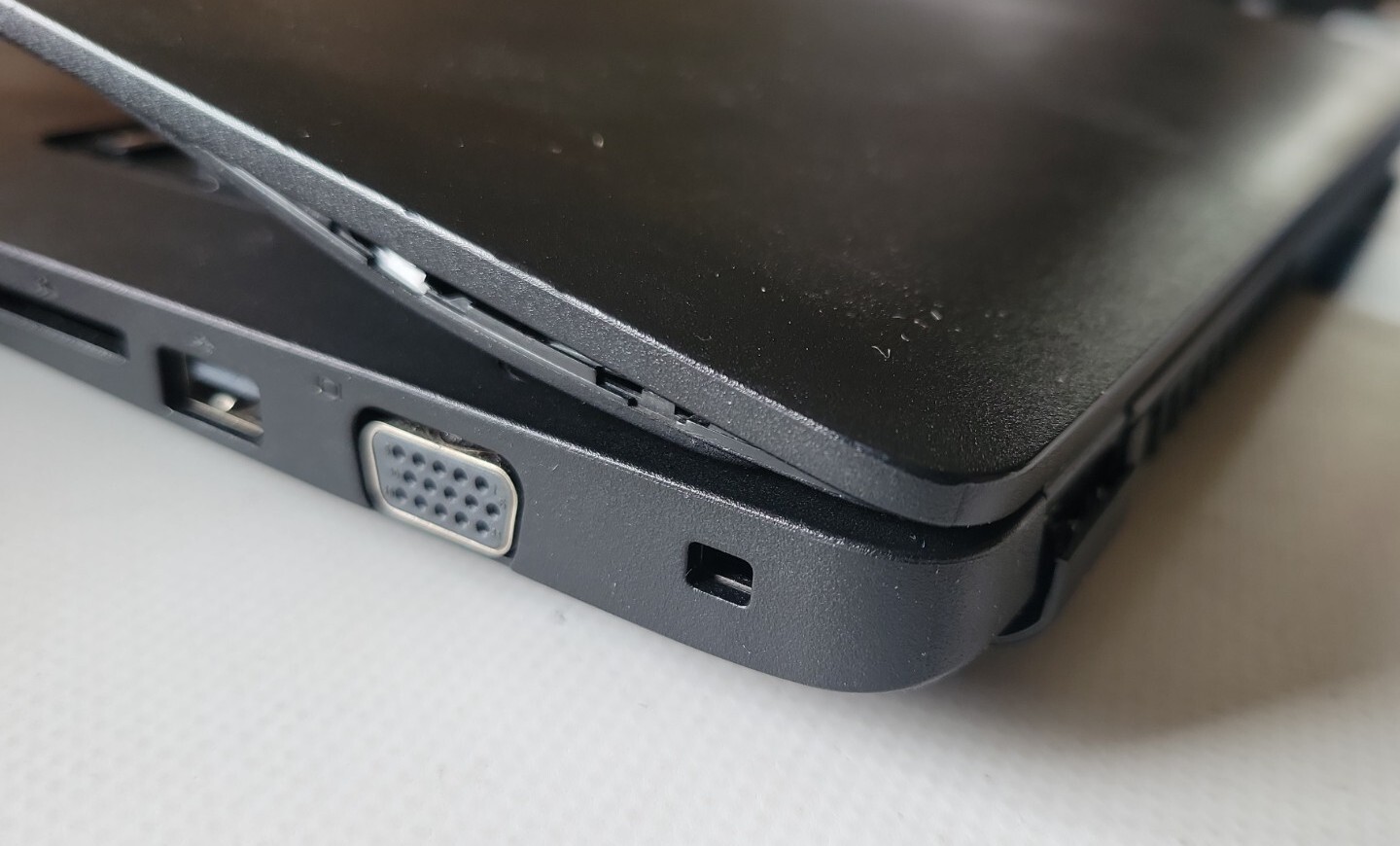 *Damaged Case* Dell Latitude 3480 Intel Celeron 3865U 1.80GHz **No HDD, RAM, AC