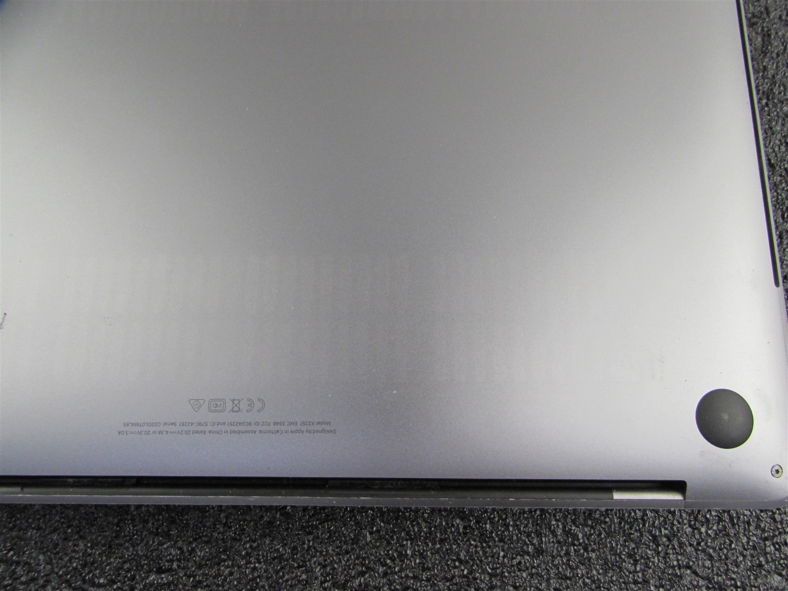 APPLE MACBOOK PRO A2251 2560X1600 CORE I7-1068NG7 512GB SSD 16GB RAM NO O.S