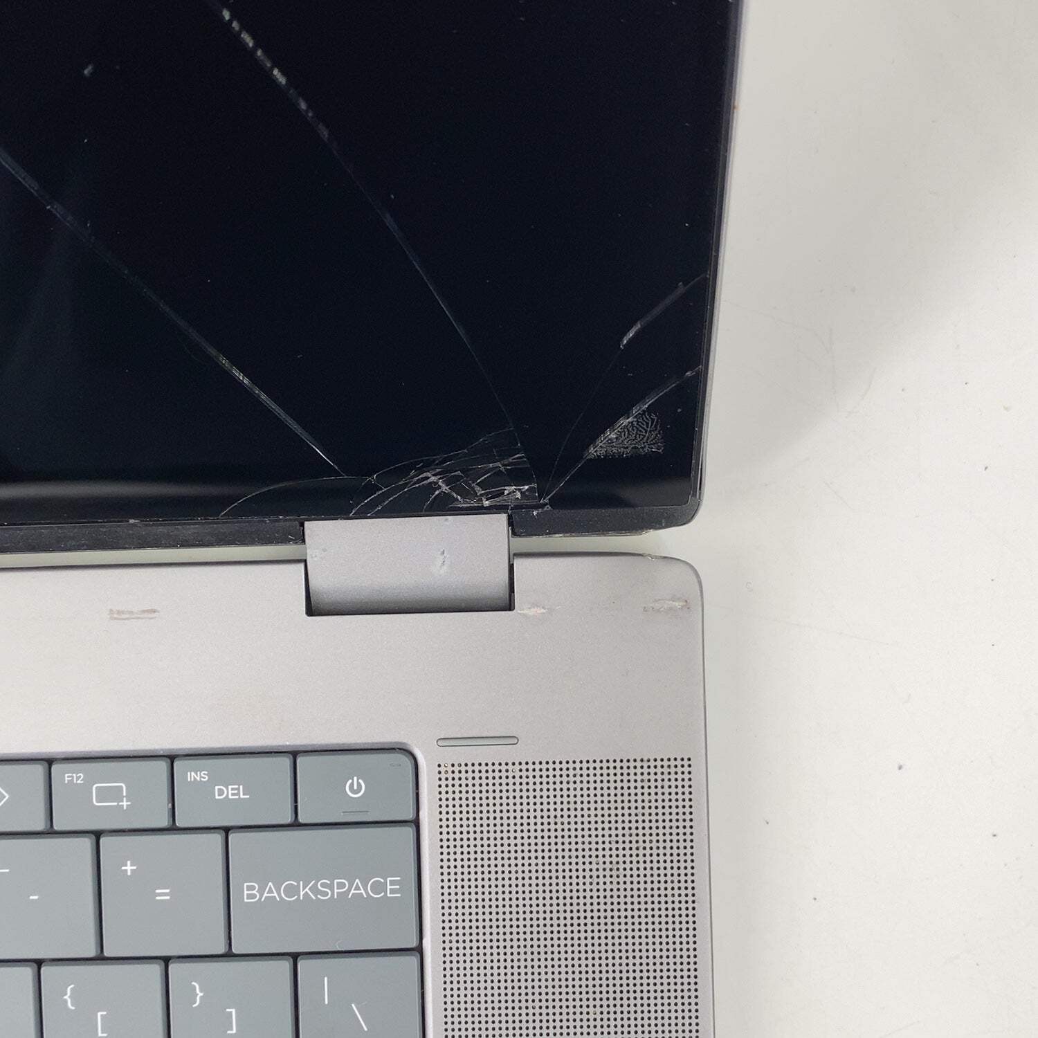 Broken HP OmniBook X 1920 x 1200 B5UJ4UA#ABA READ