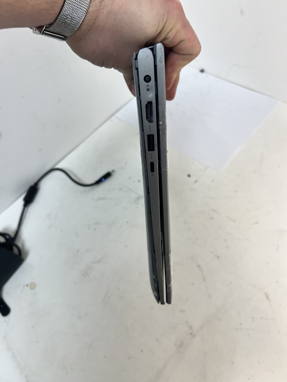 Dell Inspiron 5400 2-in-1 Broken Screen No SSD AS-IS i7-1065G7 1.60 GHz 8 GB Ram