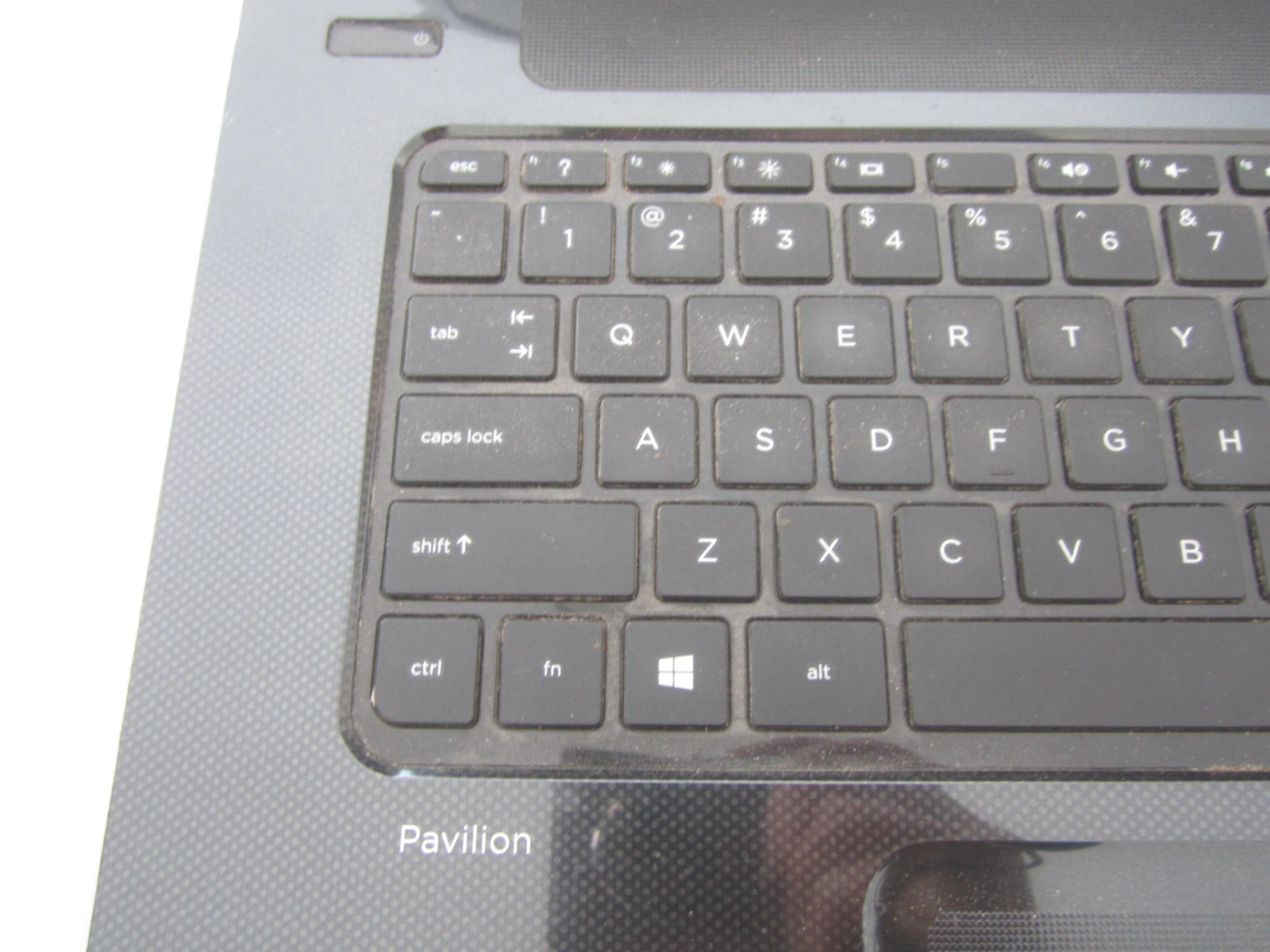 FOR PARTS – HP Pavilion 17-e113dx 4GBRAM 80GBHD SCREEN INTACT BROKEN HING NoCord